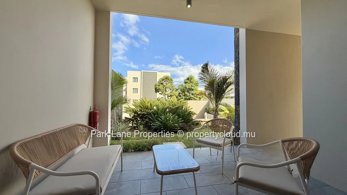 West Coast Comfort: Ground Floor Apartment with Private Garden in Cascavelle