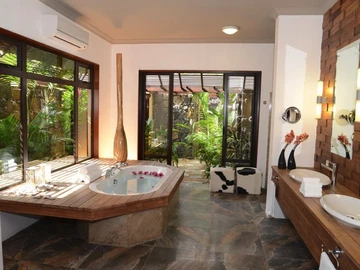 5 Bedroom Villa