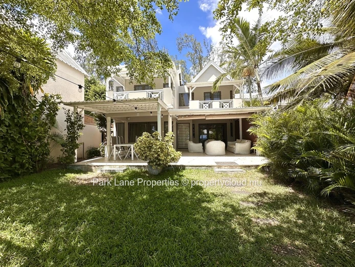 Duplex with magnificent view of the ocean