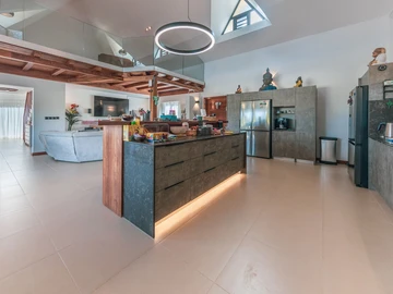 5 Bedroom Villa