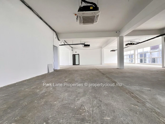 Spacious 371 m² Office or call center space in Ebene with stunning mountain view
