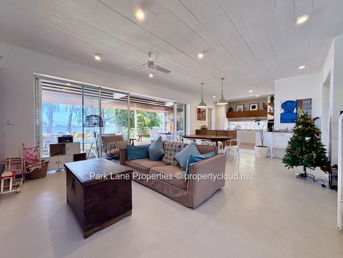 Tamarin at its Best - Family Home and Cottage on the Water's Edge