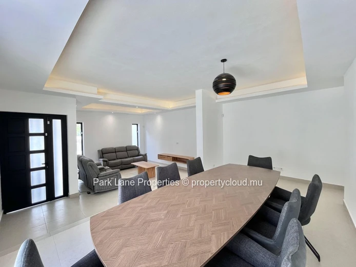 Duplex Moderne à Vendre à Floréal – 4 Chambres