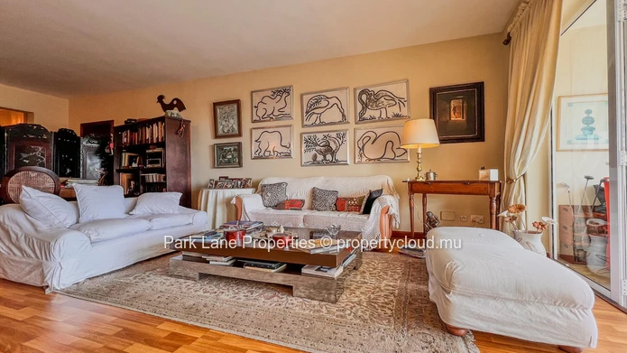 Bright and comfortable apartment in a prime location in Floreal
