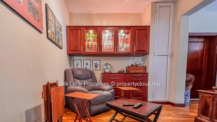 Bright and comfortable apartment in a prime location in Floreal