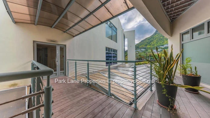 Commercial space ideally situated in the heart of Black River