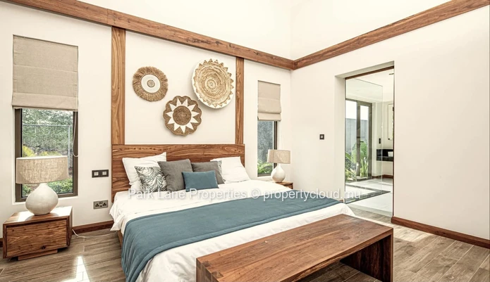 High standing villas for sale at Balaclava.