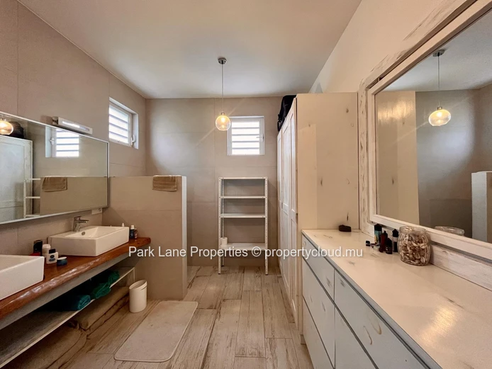 Spacious and modern apartment