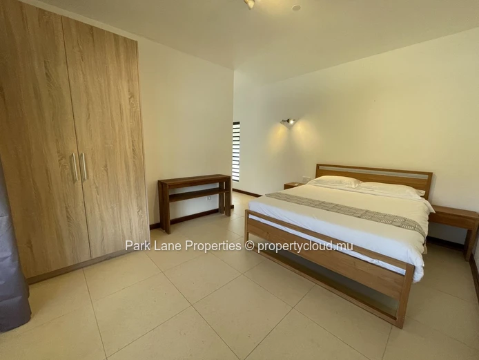 An Elegant Tropical Residence near National Park of Black RIver