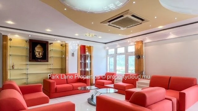 Elegant 330 m² modern residence with breathtaking mountain & sea views