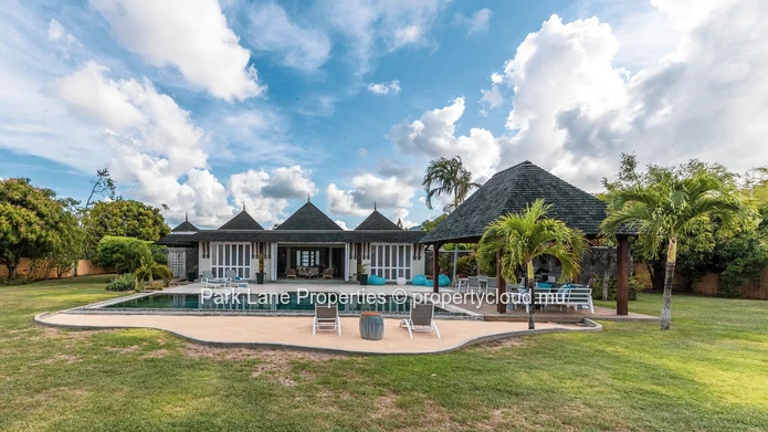 Single-storey luxury villa within the Tamarina Golf Estate, Tamarin