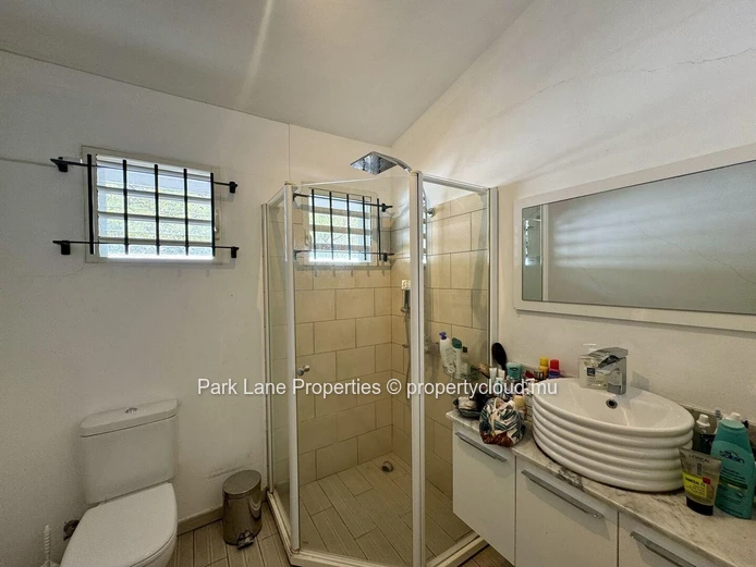 Modern villa in sought after area