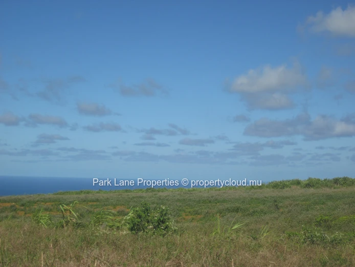2 156 m² à Avalon – Élégance et nature en bordure de Golf