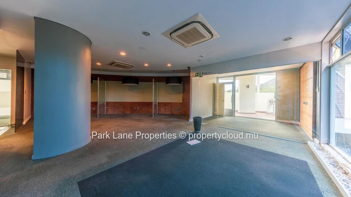 Commercial space ideally situated in the heart of Black River
