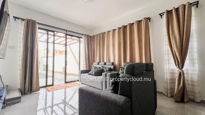 Contemporary duplex in Hermitage – Stylish living in a central location