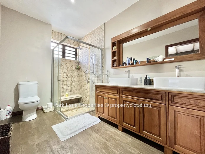 Exceptional House of 4-Bedroom for Sale in Moka 