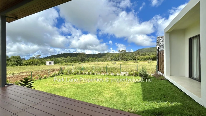 Elegant 3-Bedroom Villa for Rent in Golf Estate