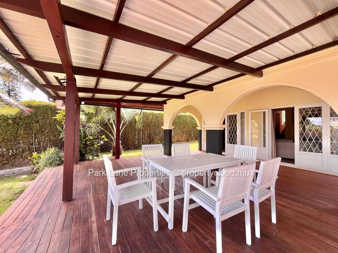 Elegant furnished home renovated recently with pool & garden in prime Floréal Location