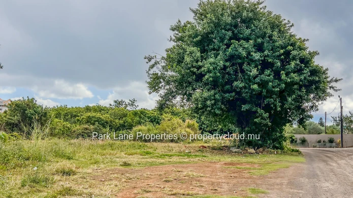 Ideally located plot in Sodnac – A secure and promising investment