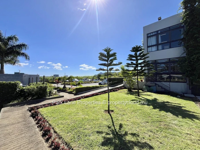 Prime standalone commercial building  in Trianon, Mauritius – High rental yield