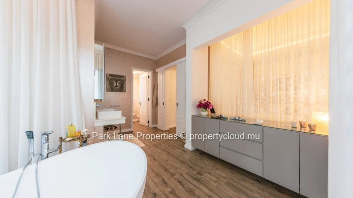 Single-storey luxury villa within the Tamarina Golf Estate, Tamarin